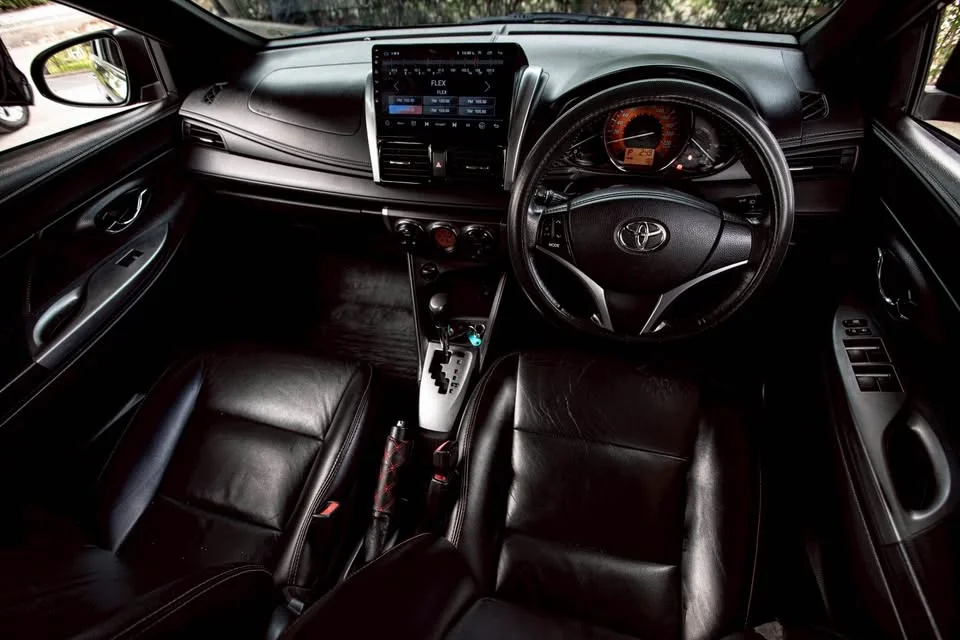 2015 Toyota Yaris III 2