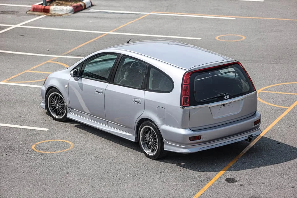2002 Honda Stream I 3