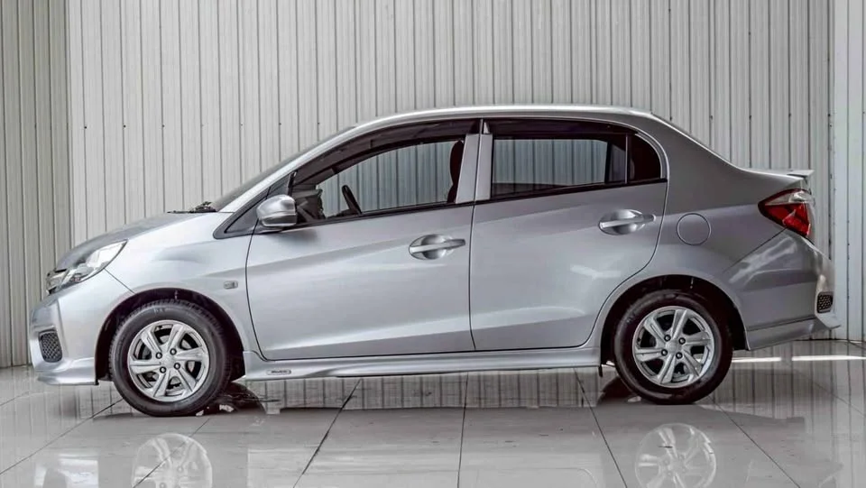 2017 Honda Brio Amaze I 3