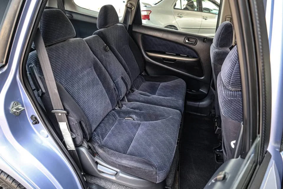 2002 Honda Stream I 3