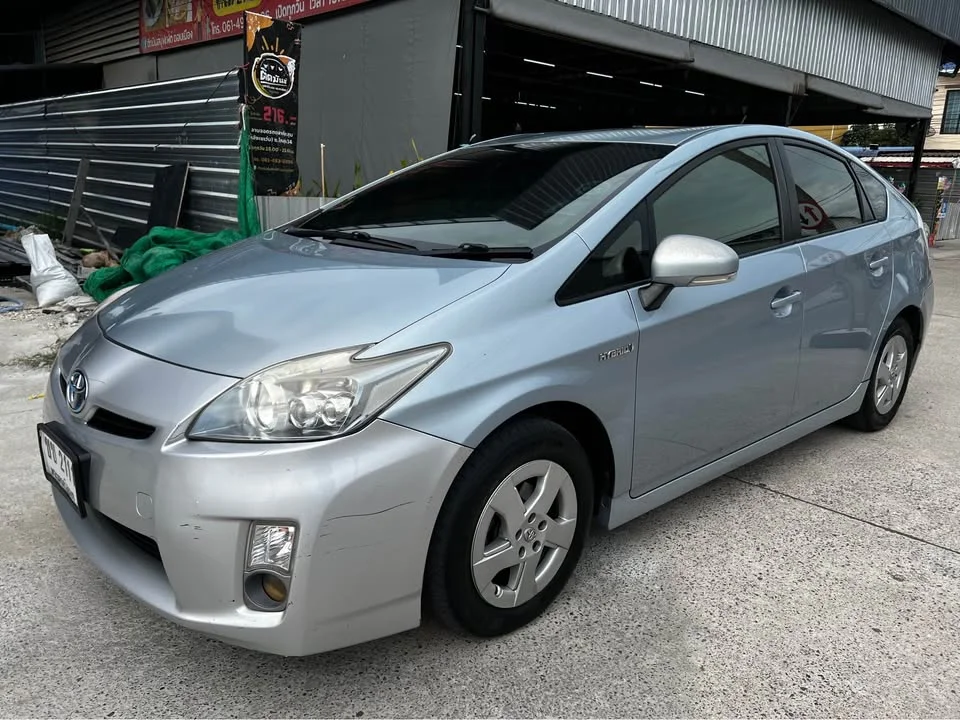 2011 Toyota Prius III 3