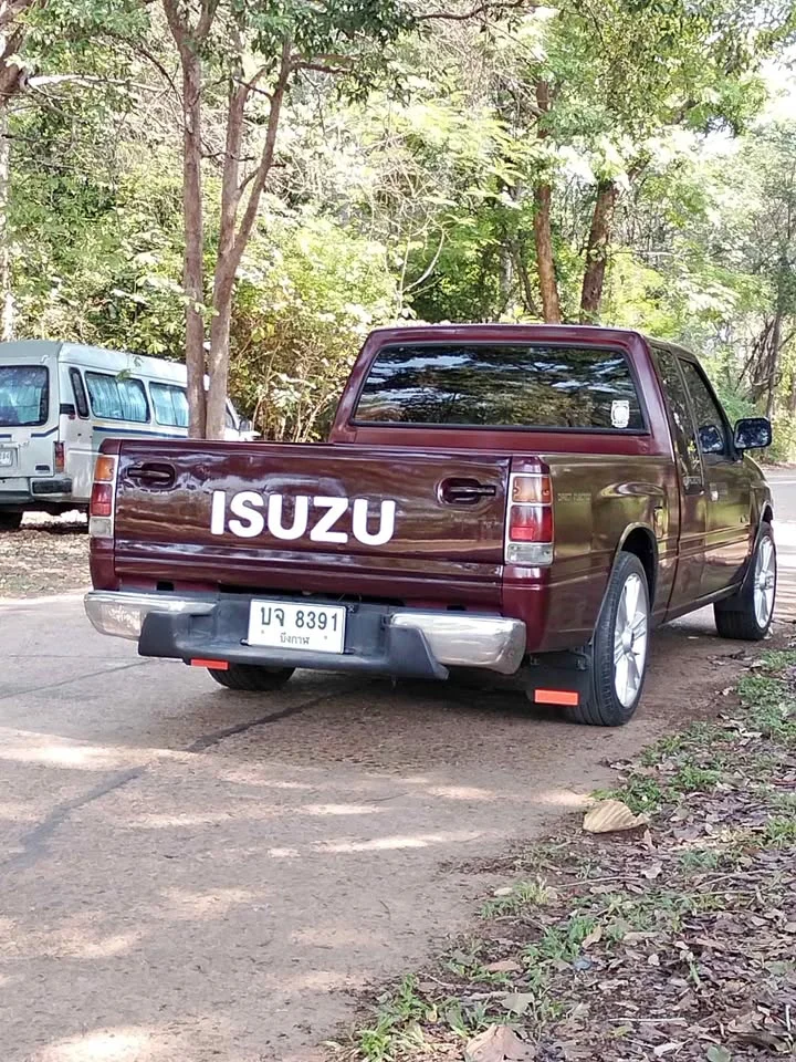1991 Isuzu TFR III 2