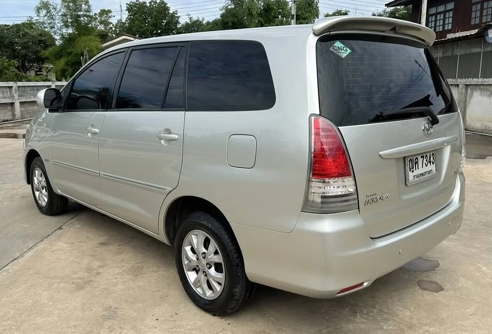 2010 Toyota Innova I 3