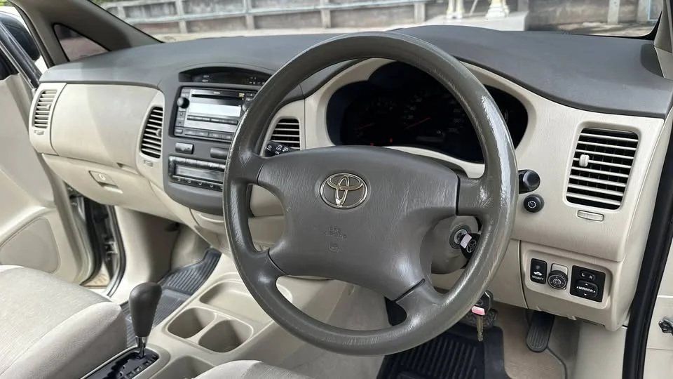 2010 Toyota Innova I 2