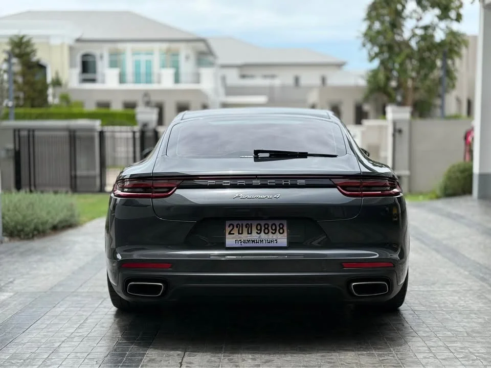 2018 Porsche Panamera II 2
