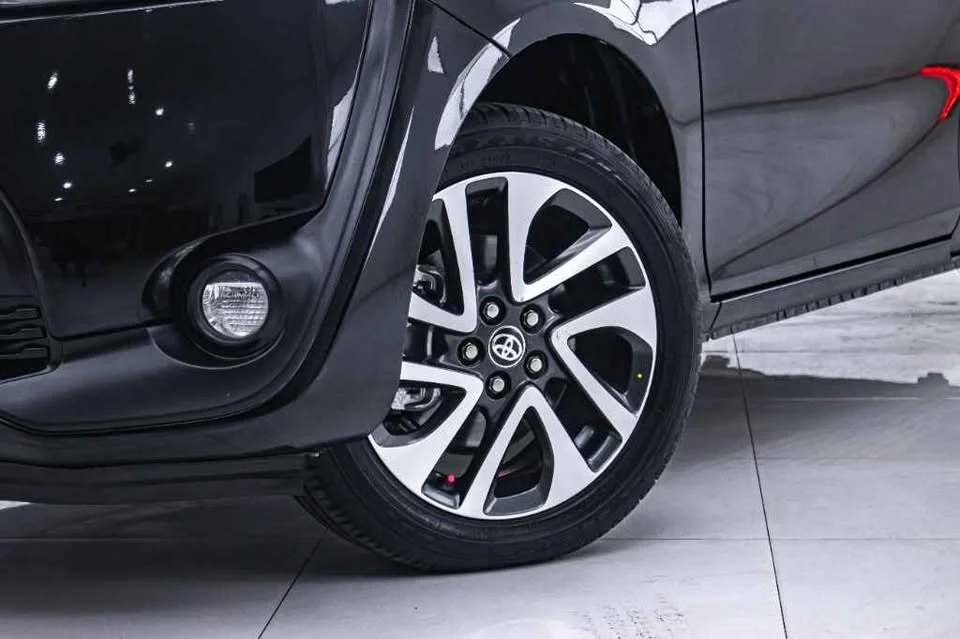 2017 Toyota Sienta II 3