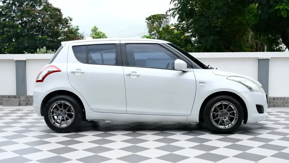 2013 Suzuki Swift II 3