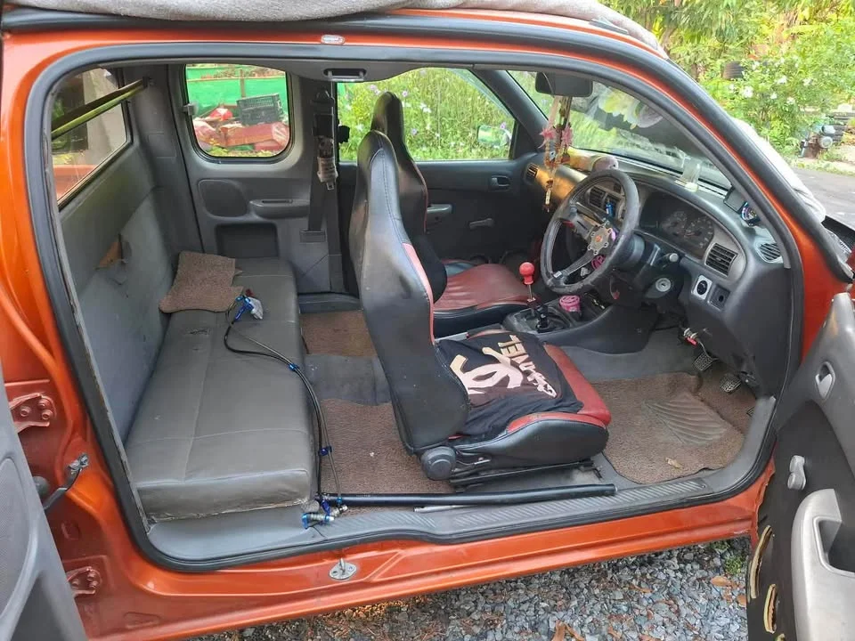 2000 Mazda 2500 Fighter V 2
