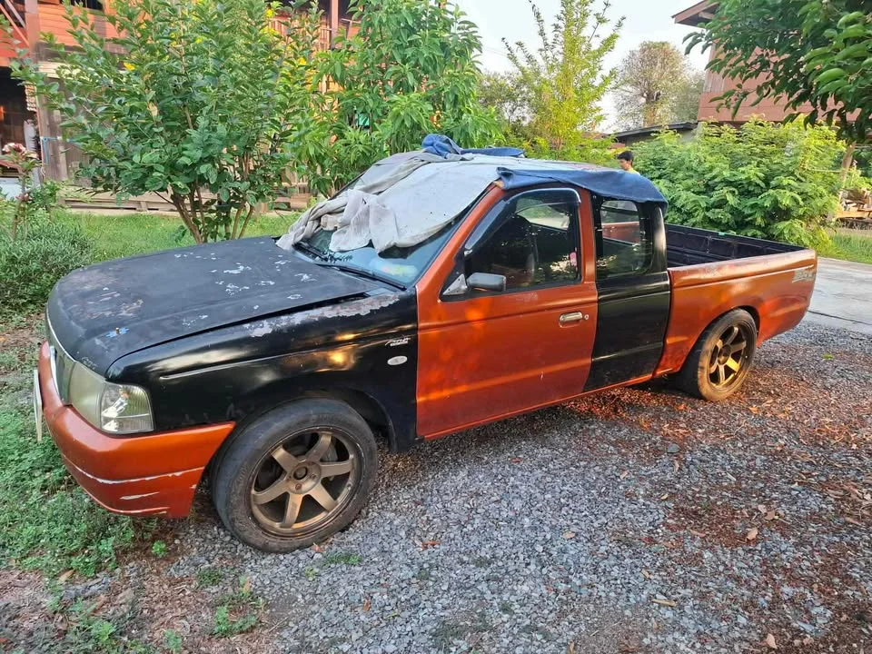 2000 Mazda 2500 Fighter V 2