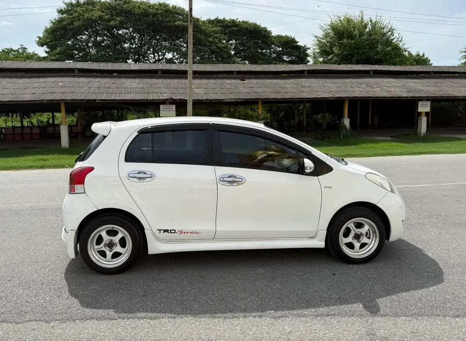 2011 Toyota Yaris II 3