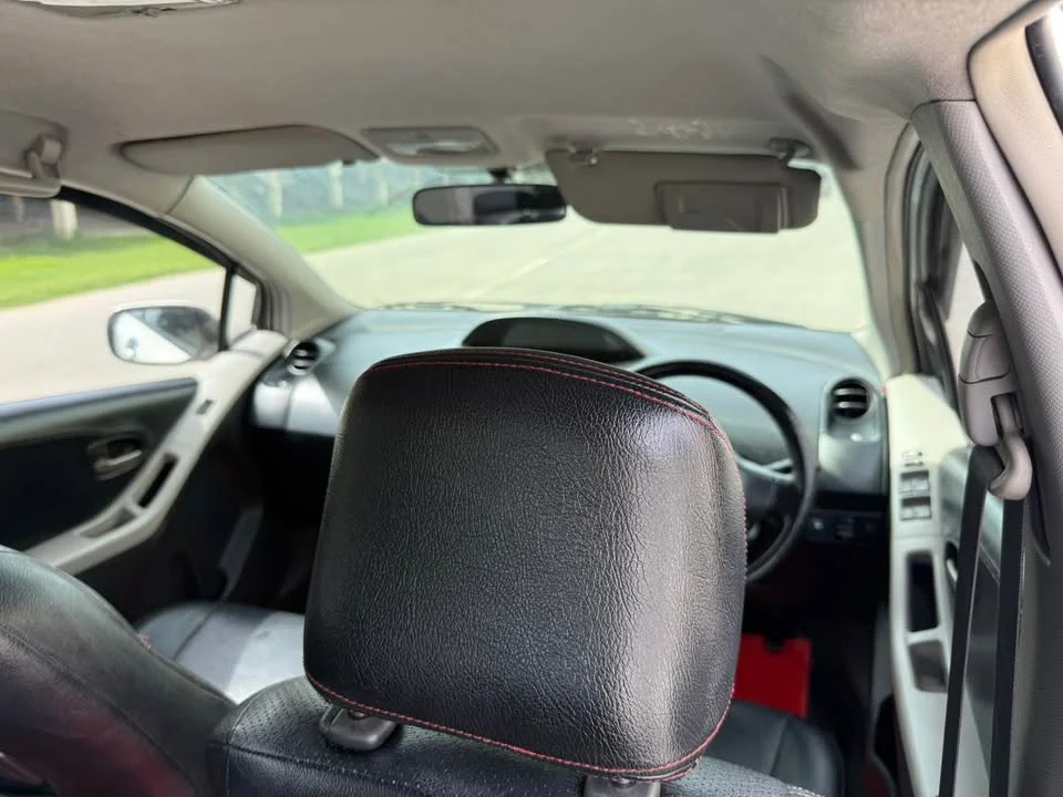 2011 Toyota Yaris II 2