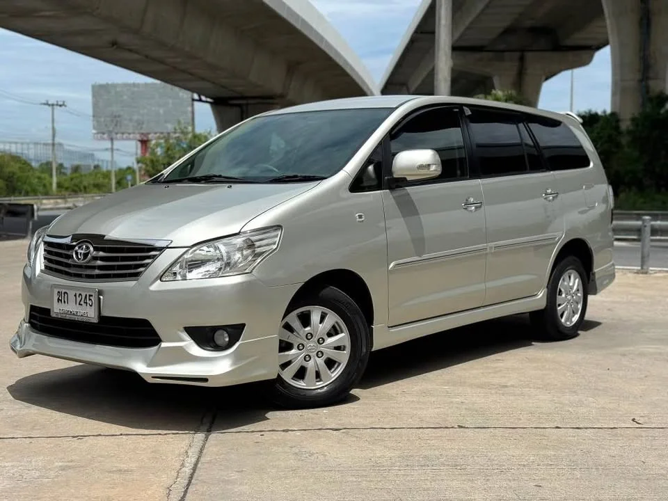 2012 Toyota Innova I 3
