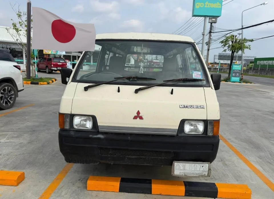 1990 Mitsubishi Delica III 2