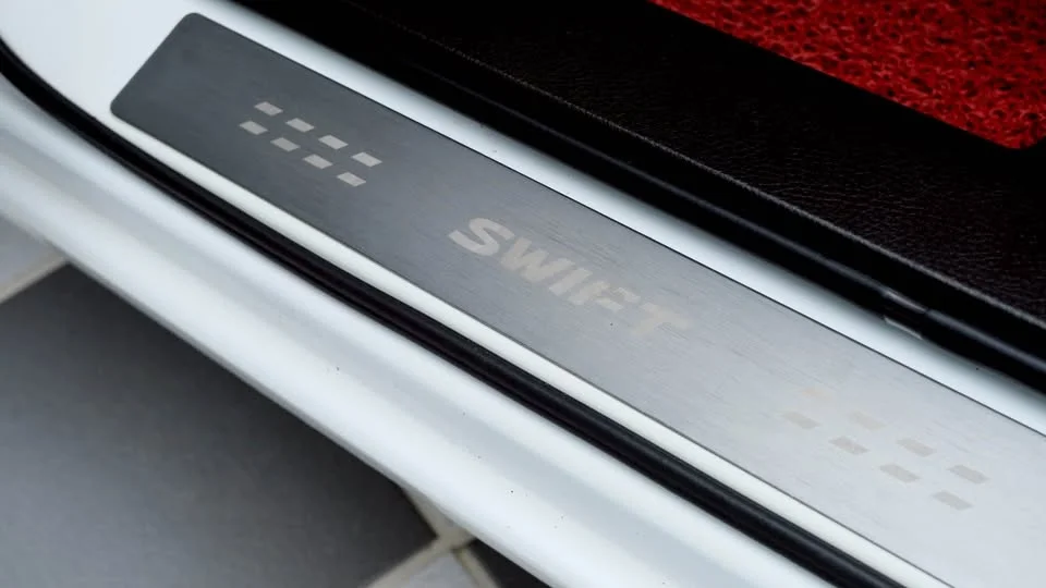 2013 Suzuki Swift II 3