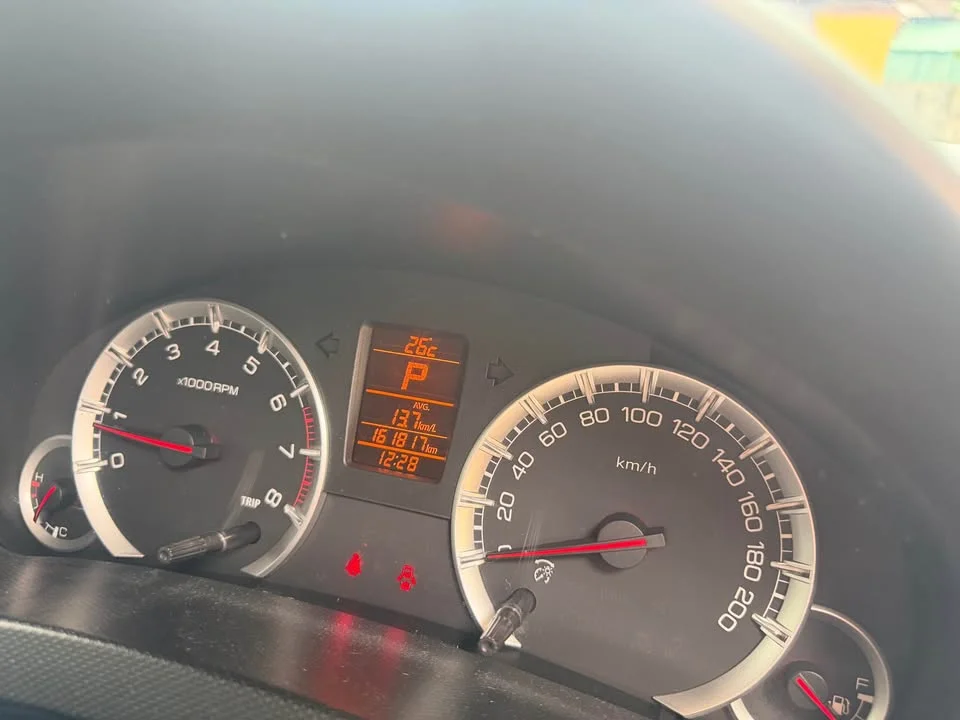 2012 Suzuki Swift II 2