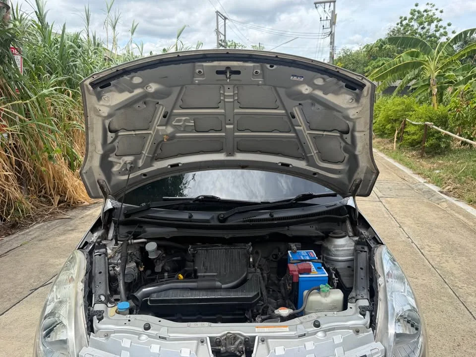 2012 Suzuki Swift II 3