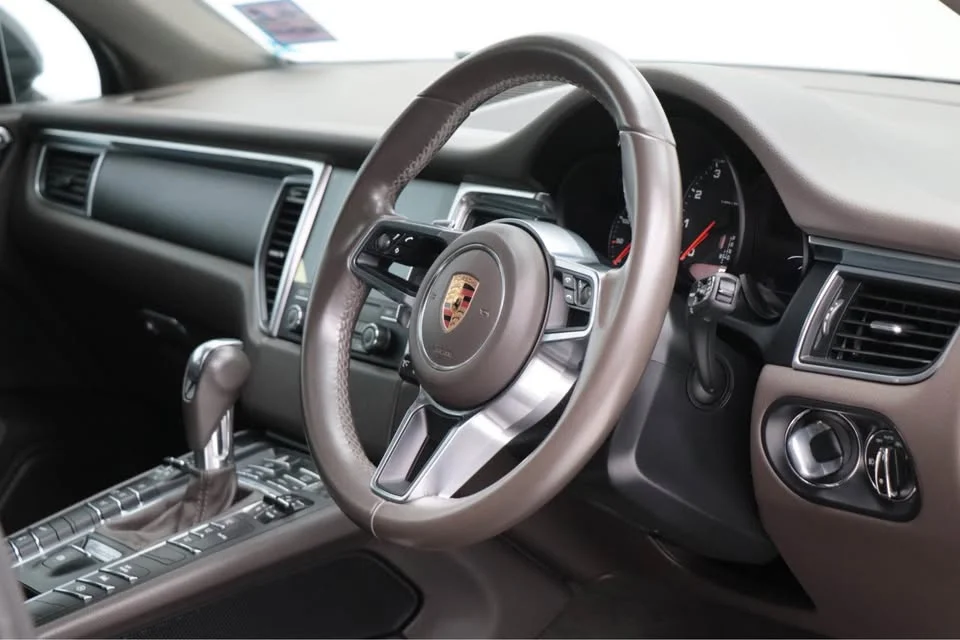 2017 Porsche Macan I 2