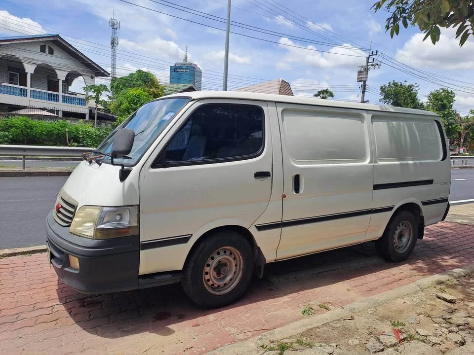 2002 Toyota Commuter IV (H100) 3