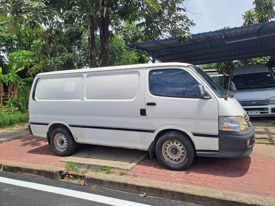 2002 Toyota Commuter IV (H100) 2