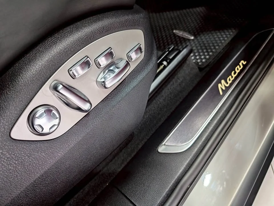 2023 Porsche Macan I 3