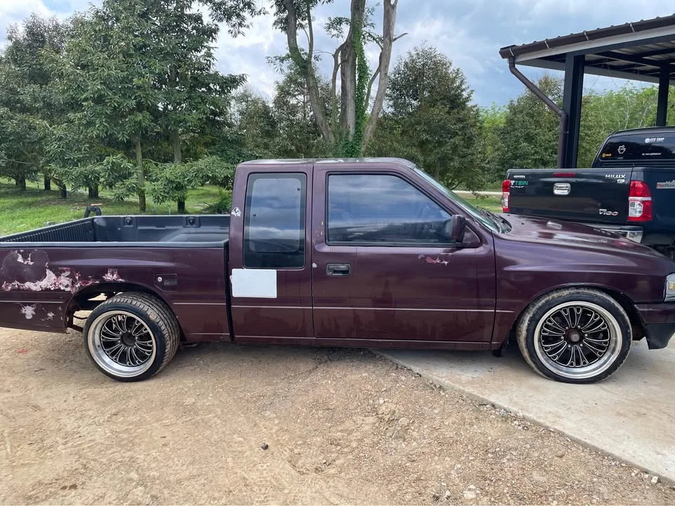 1996 Isuzu TFR III 2