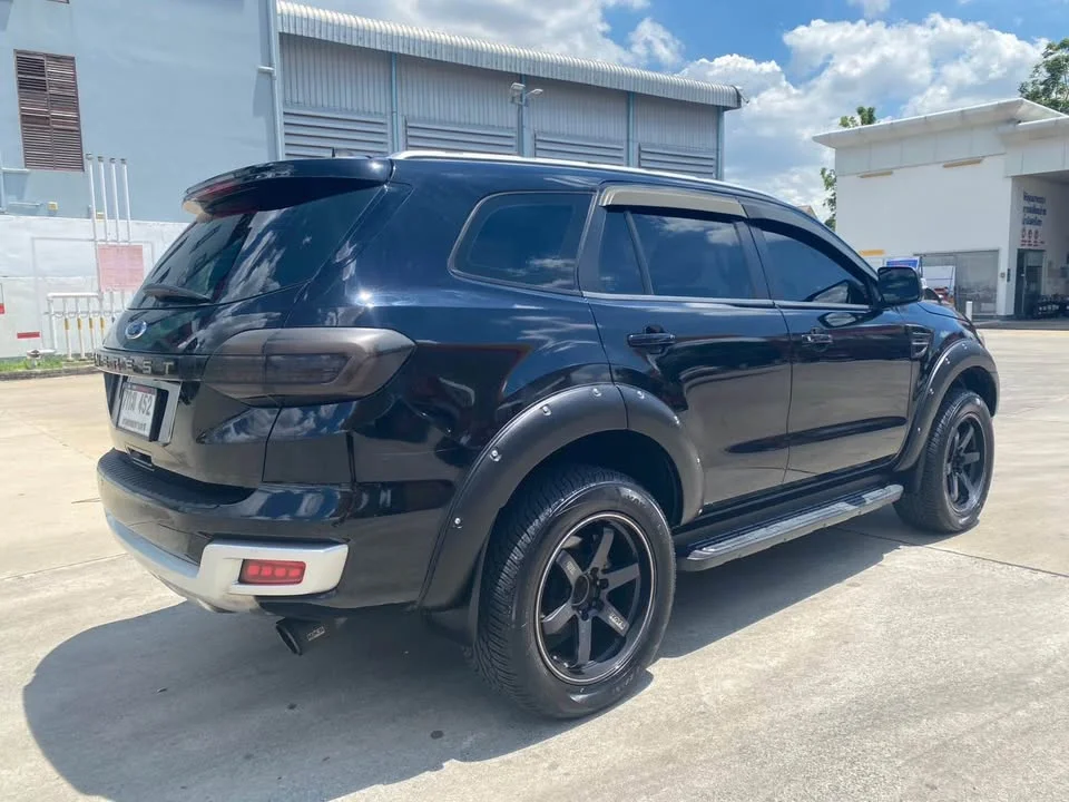 2017 Ford Everest II 2