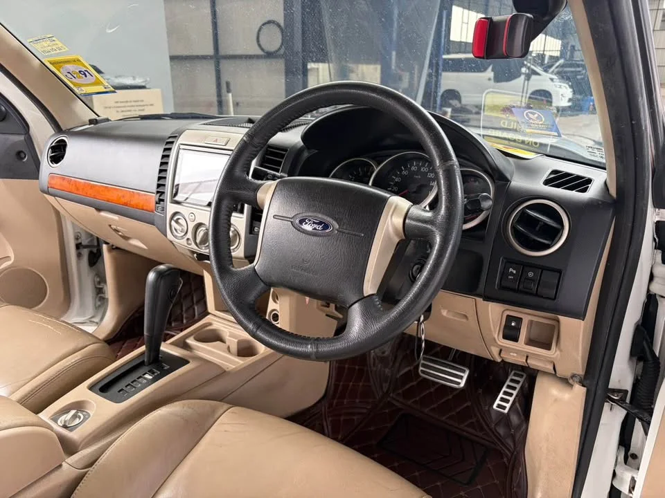 2011 Ford Everest I 3