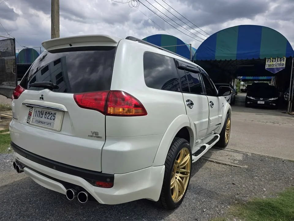 2013 Mitsubishi Pajero Sport II 2