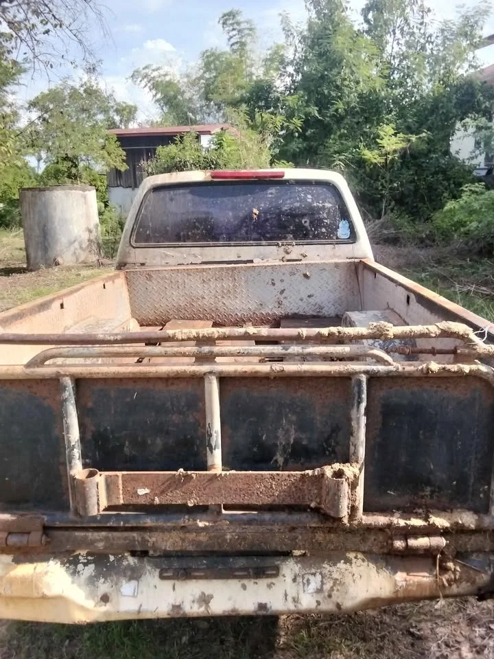 1990 Mitsubishi Triton II 3