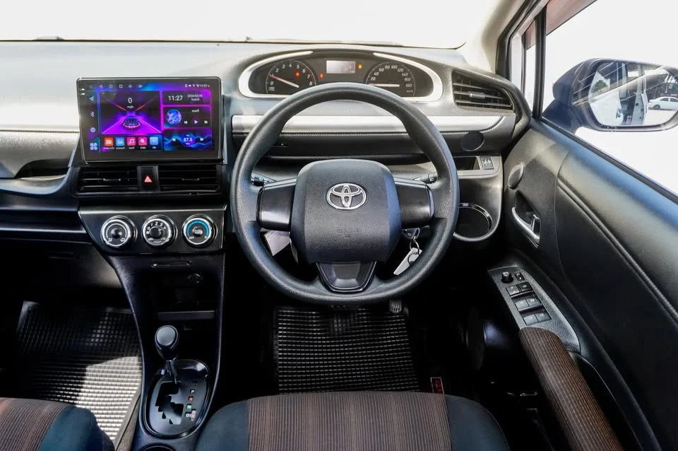 2018 Toyota Sienta II 2