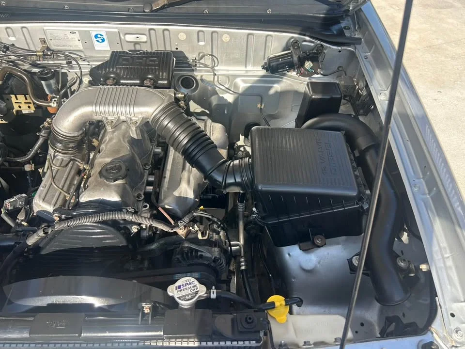 2005 Mazda 2500 Fighter V 2
