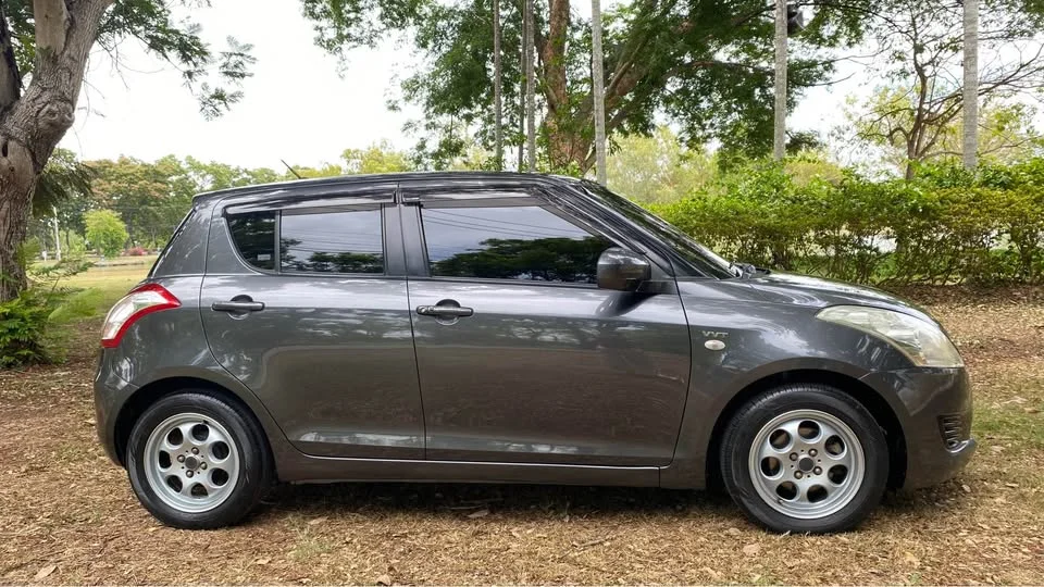 2012 Suzuki Swift II 2