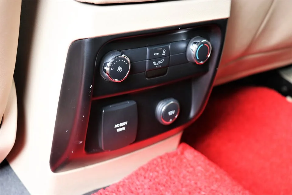 2016 Ford Everest II 3