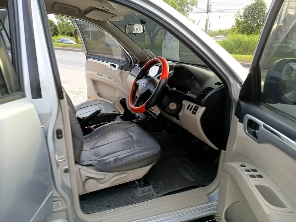 2012 Mitsubishi Pajero Sport II 2