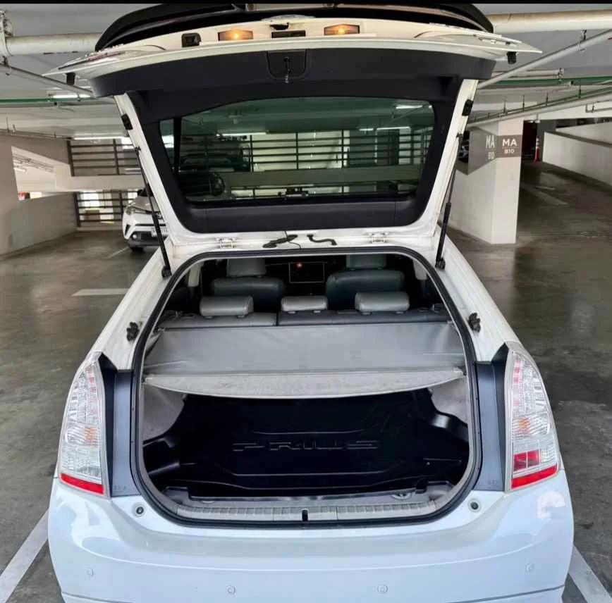 2011 Toyota Prius III 3