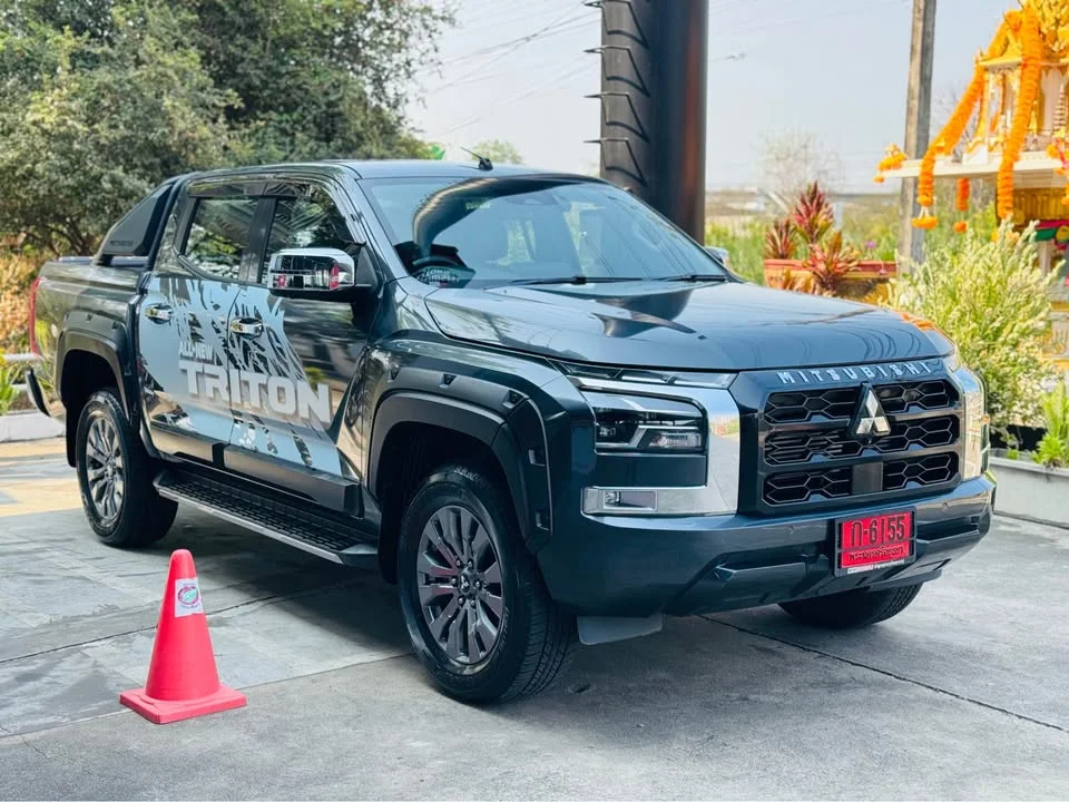 Mitsubishi Triton VI 2