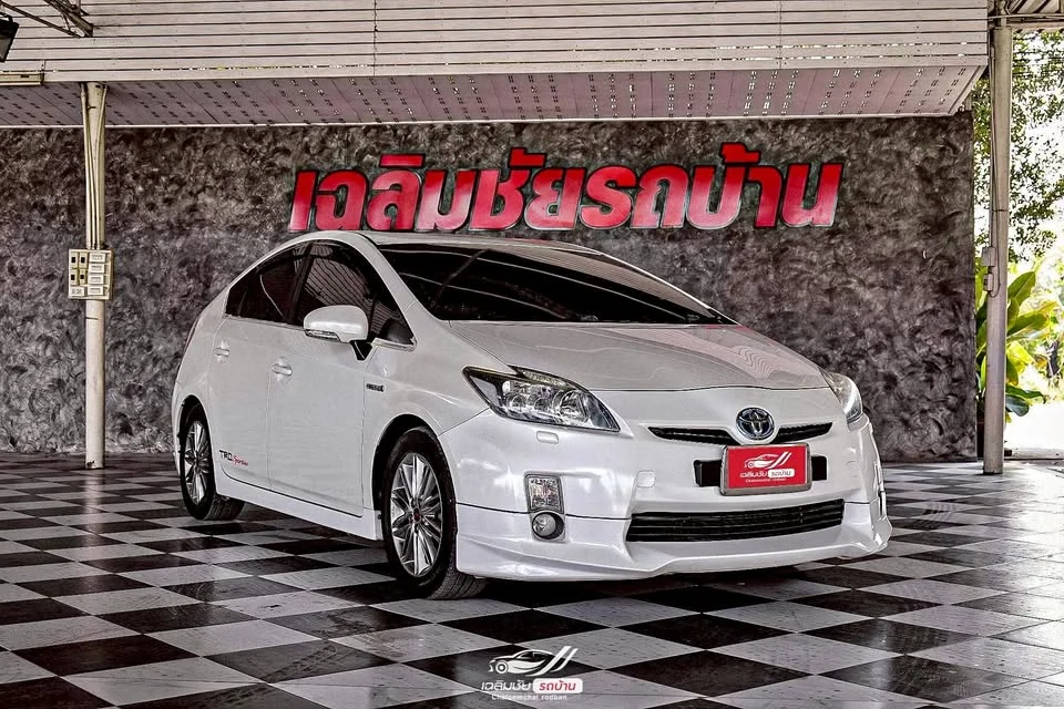 2011 Toyota Prius III 3
