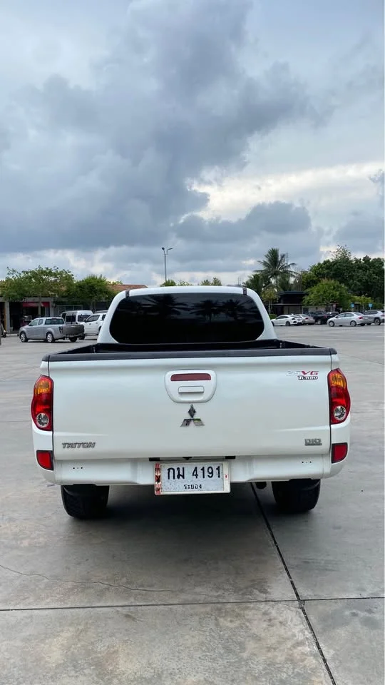 2013 Mitsubishi Triton IV 2