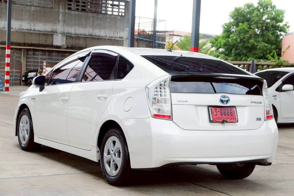 2011 Toyota Prius III 2