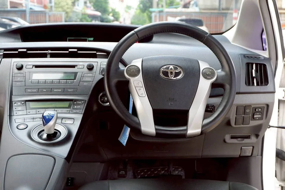 2011 Toyota Prius III 3