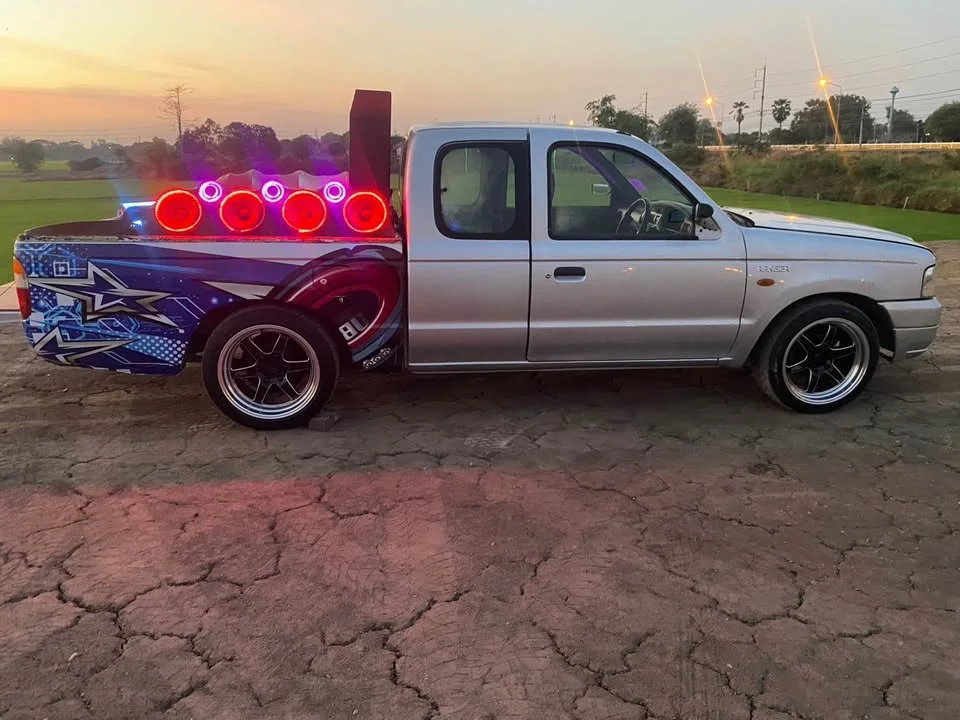 2003 Mazda 2500 Fighter V 3