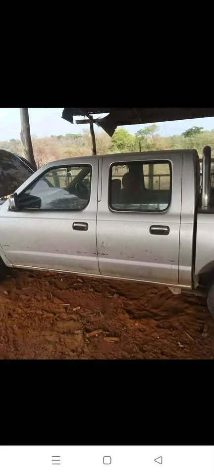 2002 Nissan Frontier I 3