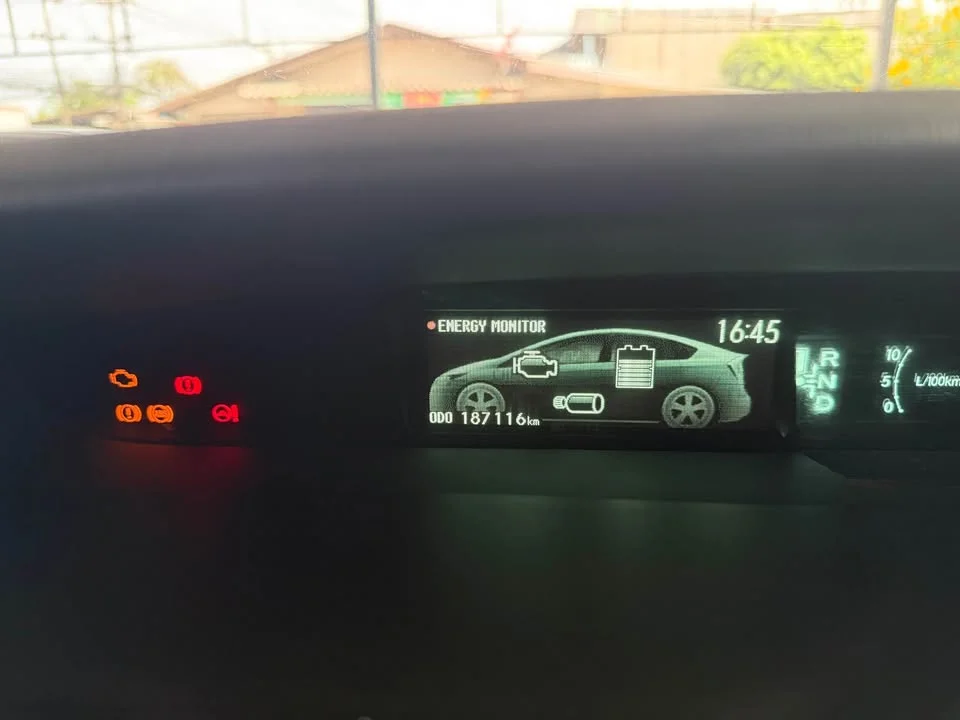 2014 Toyota Prius III 2