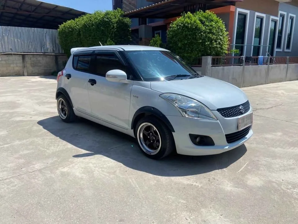 2013 Suzuki Swift II 3