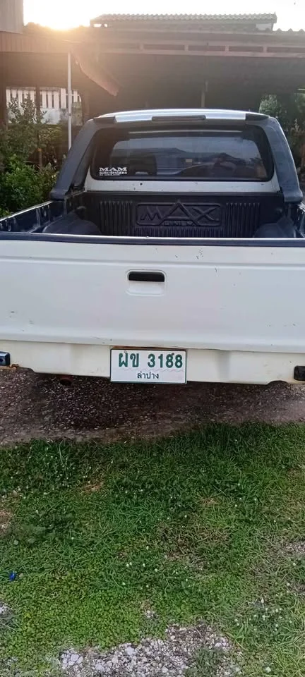 2000 Mazda 2500 Fighter V 2