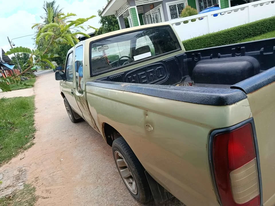 Nissan Frontier I 2
