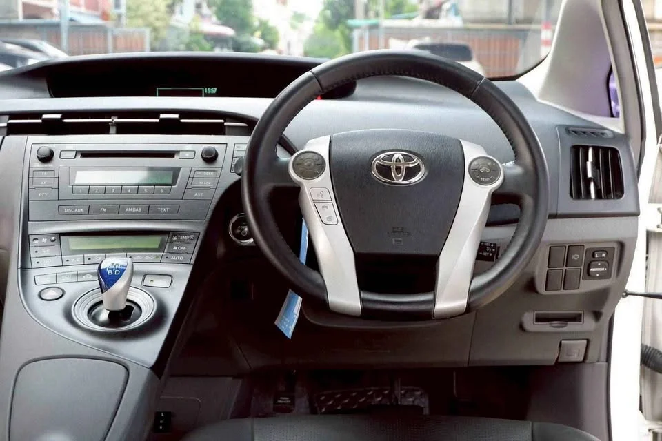 2011 Toyota Prius III 3