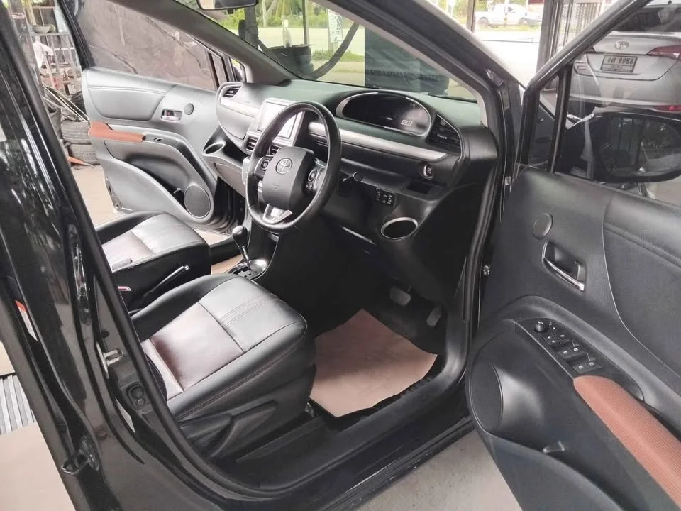 2017 Toyota Sienta II 3