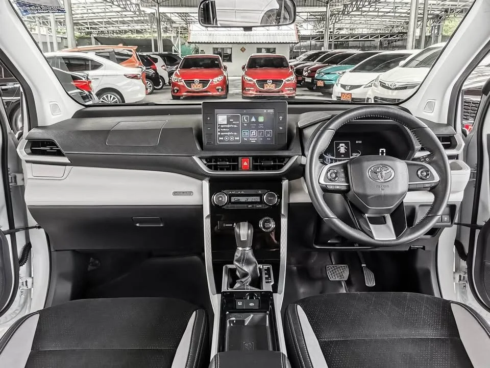 2023 Toyota Veloz III 2