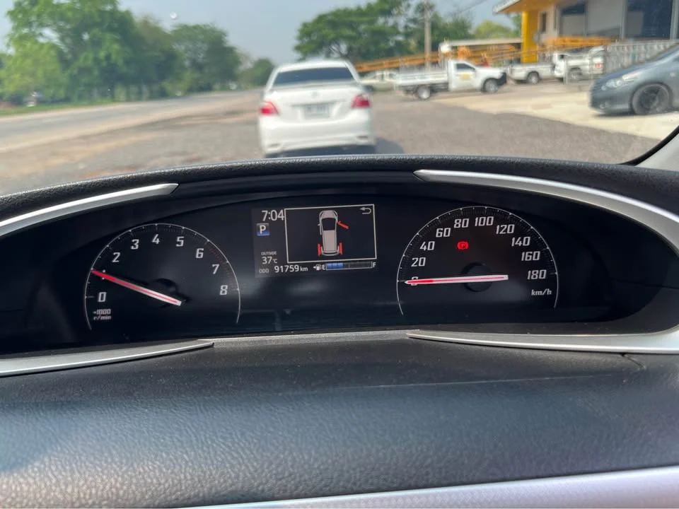 2016 Toyota Sienta II 2